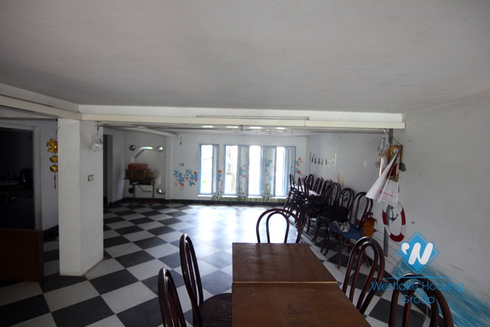 Lakeside colonial villa with lots of characters for rent in Tay Ho